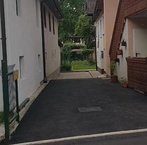 Apartma Pr Marusi شقة *